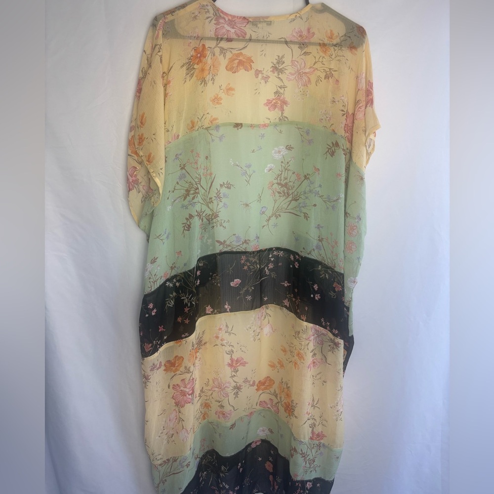 American Eagle 
Layering piece 
Kimonos - Picture 2 of 6